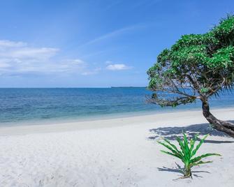 Trikora Beach Club & Resort - Tanjung Pinang - Strand