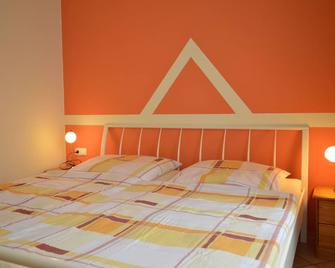 Comfy Apartment In Gransdorf With Garden - Eisenschmitt - Habitación