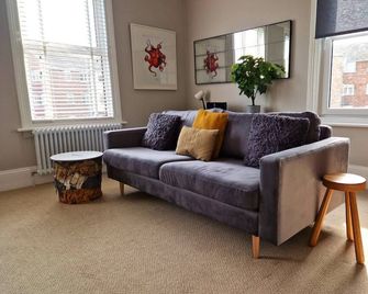 The Old Chemist - Viking Bay Getaway - Broadstairs - Huiskamer