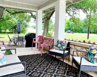 Lake Life Lodge Cottage by Belton Lake - Belton - Patio