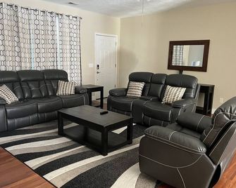 Cozy Home near University of Colorado, Anschutz Hospital and Children's Hospital - Aurora - Sala de estar