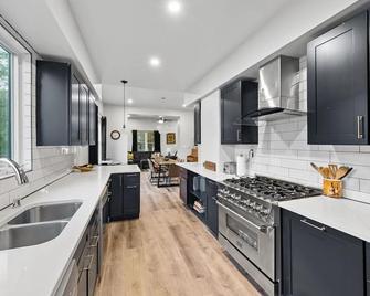 Bike House - Eagle - Kitchen