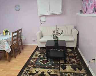 Family-Friendly Comfort in a Prime Location without the luxury price - Spruce Grove