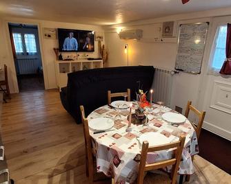 Superbe T2 avec jardin, piscine-enfant et parking - Arles - Sala pranzo