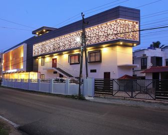 Hotel Diamond Fort - Perumanseri - Edificio