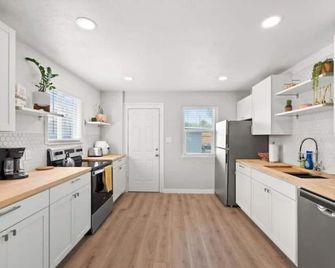 Urban Escape Close To Slc Attractions, Mountains, & More! - Salt Lake City - Kitchen