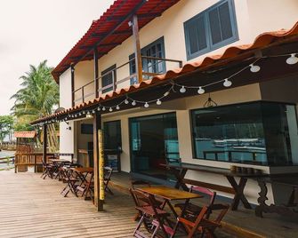 شي لاجارتو هوستل بار آند بيتش كلوب - Vila do Abraao - شرفة مرصوفة