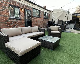 Centrally Located Cabin with Sauna and Hot Tub - Madison Heights - Patio