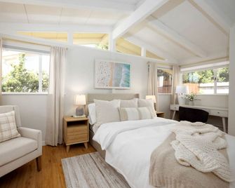 Private Cottage House - Walk to Beaches HarborFood Trials so much more - El Granada - Bedroom