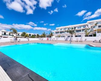 Sun Glow Senator-pool view - Costa Teguise - Pool