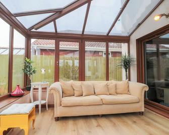 Morgan House - Bridgwater - Living room
