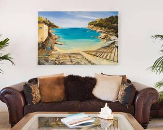 Cronulla Beach House B&B - Cronulla - Living room