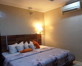 Koltol Guest House - Ibadan - Bedroom