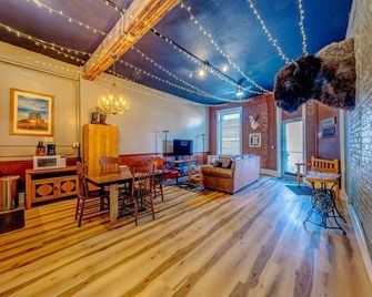 Western Elegance: Downtown Sheridan Base - Sheridan