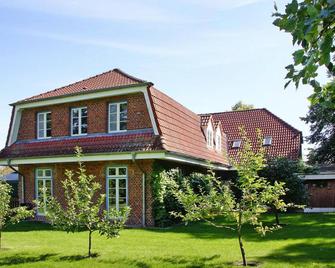 Ferienwohnung im Gutshaus Schulenbrook - Dorf Mecklenburg - Edificio