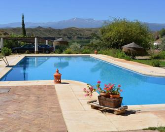 Cuevas Almagruz - Purullena - Piscina