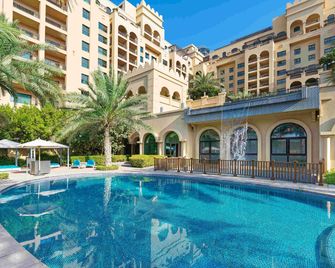 فيرمونت النخلة - دبي - حوض السباحة