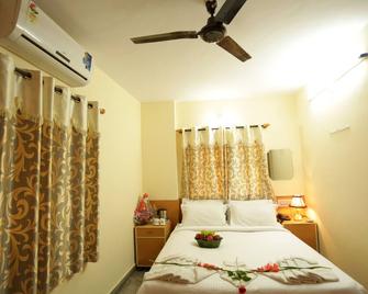 Ample Inn - Devanhalli - Bedroom