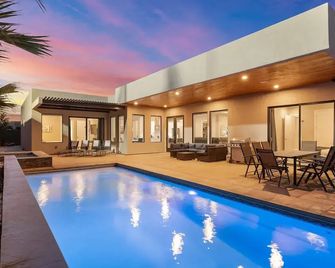 The Whole Cake Home - Hurricane - Bazén