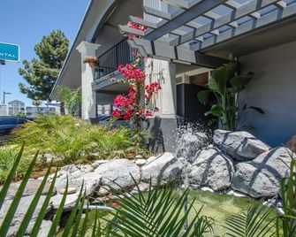 Continental Inn - Santa Cruz - Outdoor view