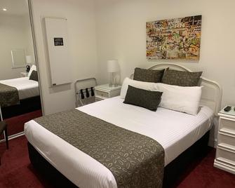 Ensenada Motor Inn and Suites - Glenelg - Bedroom