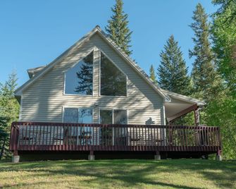 Scenic House Located At The Doorstep to West Glacier National Park Entrance - West Glacier - Building