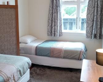 Central pet friendly home - Takaka - Bedroom