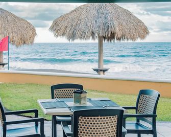 Hotel Cayman Suites - Monterrico - Patio