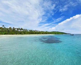 D'Season Premiere Hotel - Jepara - Strand