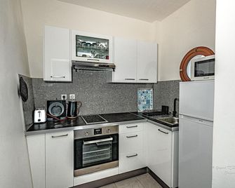 L'heure Dorée - Charmant appartement vue mer - Saint-Pierre - Cocina