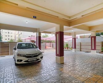 Fabhotel Q Suites - Nr Kavuri Hills, Madhapur - Haiderabad - Parkeerplaats