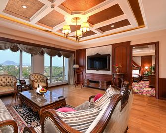 Express Inn The Business Luxury Hotel - Nashik - Soggiorno