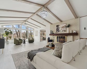 Waterfront Paradise - 2 Lake Views in Prime Location - Battle Creek - Lobby