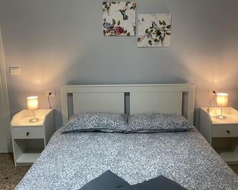 Lovenest Genova - Genoa - Bedroom