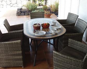 'Excellent Relaxing and peaceful'. Villa with Private Solar heated Pool - Playa Blanca - Patio
