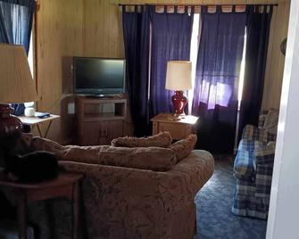 2br Cottage close to water, huntn, fishn and snowmobiling outside Bradford, Pa. - Bradford