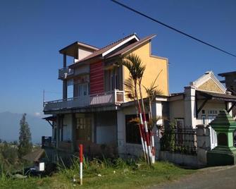 Saputra View Bromo Homestay - Sukapura - Building