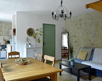 Charming \'Malia\' gîte in a peaceful setting facing Mont Ventoux - Montbrun-les-Bains - Їдальня
