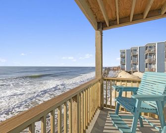 By The Sea: Gorgeous ocean views with balcony! - Sneads Ferry - Balcony
