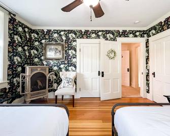 Beekeeper's Cottage - Hot Tub, Heated Pool, Dog-friendly, Downtown - Augusta - Schlafzimmer