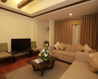 The Suites At Mount Malarayat - Lipa City - Living room