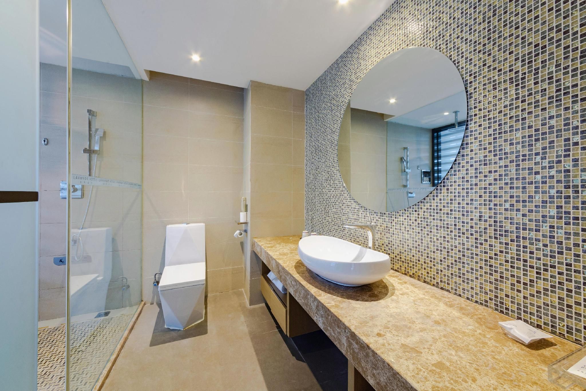 Lavande Hotel Wuhan Wujia Mountain Branch thumbnail 2