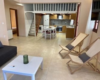 Amaryllis Beach House - Kiotari - Living room