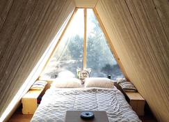 Hidden A-frame cabin in nature on 40 acre private land. - Seligman - Habitación