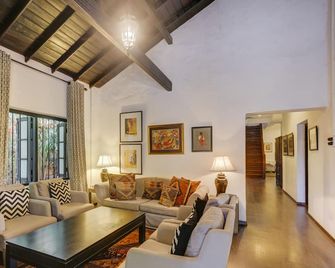 Villa Republic Bandarawela (04 Bedroom) - Bandarawela - Obývací pokoj