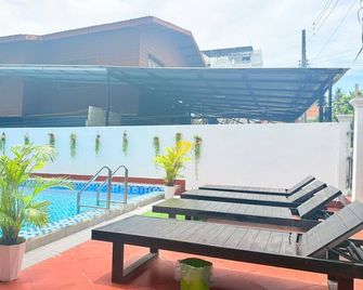 Cozy Corner Hotel - Vang Vieng