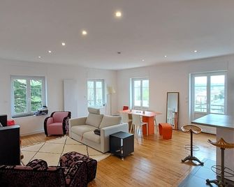 10 Minuten von den Berühmten Stränden Biarritz! Schöne Wohnung mit Südbalkon - Anglet - Salon