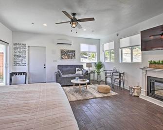 Cottage by the Lakes with Patio by Lake Nacimiento - Bradley - Habitación