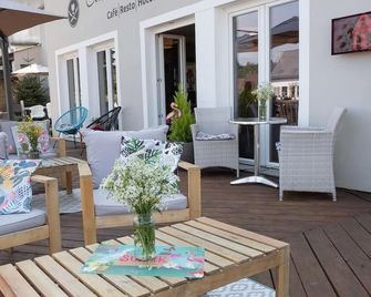 Hotel Cafe Del Maar - Schalkenmehren - Innenhof