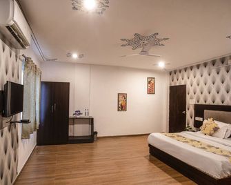 Tripli Hotels Arunoday Palace - Udaipur - Schlafzimmer